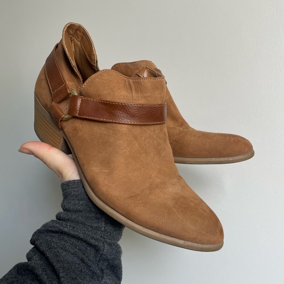 AMERICAN EAGLE BROWN SUEDE ANKLE BOOTS 8.5 - Picture 2 of 6